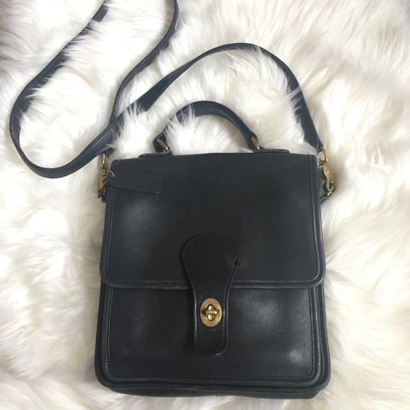 Coach Handbags - Vintage Coach leather crossbody bag
